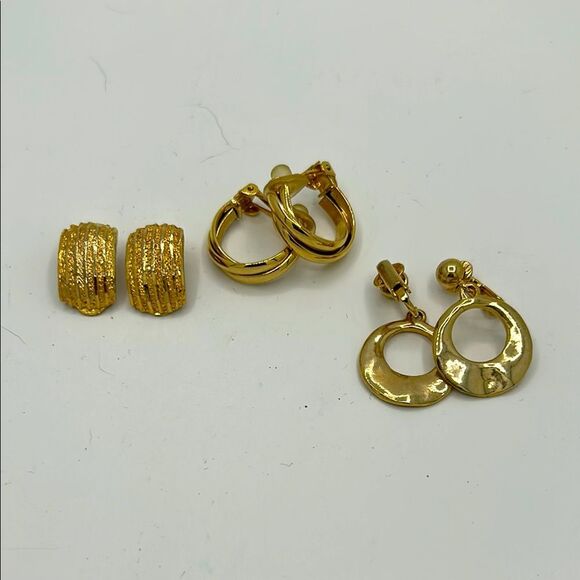 Gold-tone vintage clip-on Earrings - 3 pairs - Picture 1 of 7